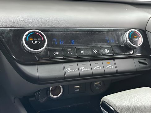 Used 2023 Hyundai Elantra SEL w/ Cargo Package image 25