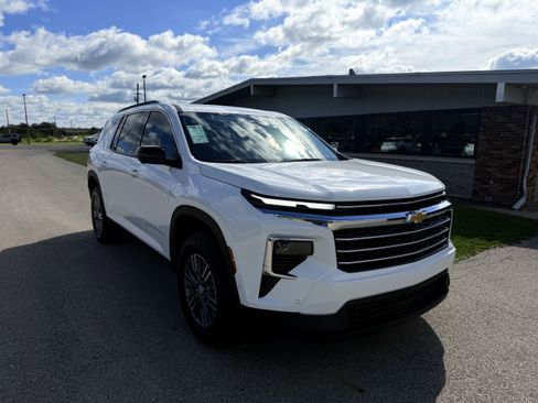 New 2025 Chevrolet Traverse LT w/ Enhanced Driving Package FWD image 8