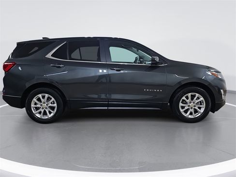 Certified 2021 Chevrolet Equinox LT image 2