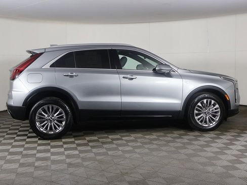 Used 2024 Cadillac XT4 Premium Luxury image 16
