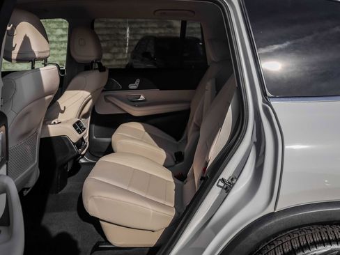 Used 2024 Mercedes-Benz GLS 450 4MATIC image 21