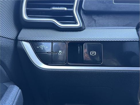 Used 2024 Kia Sportage LX image 27