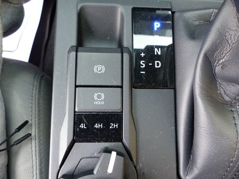 Used 2025 Toyota Tacoma SR5 AWD/4WD image 44