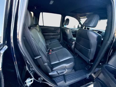 Certified 2025 Honda Passport EX-L image 28