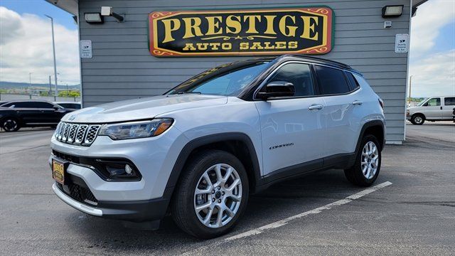 Used 2025 Jeep Compass Limited AWD/4WD image 1