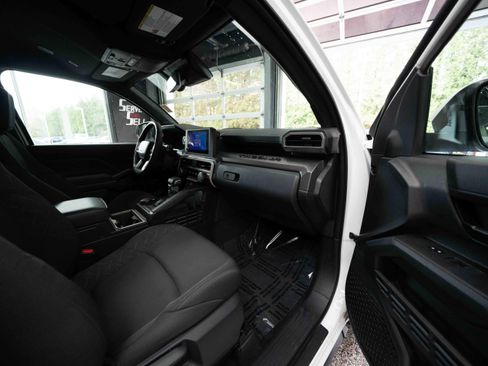 Used 2025 Toyota Tacoma SR5 AWD/4WD image 25