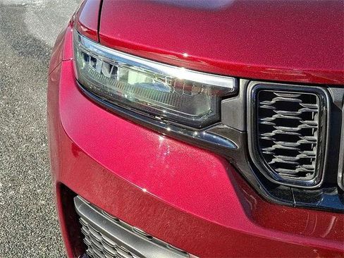 Certified 2024 Jeep Grand Cherokee Altitude image 28