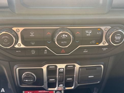 Used 2021 Jeep Gladiator Mojave w/ Trailer Tow Package AWD/4WD image 25