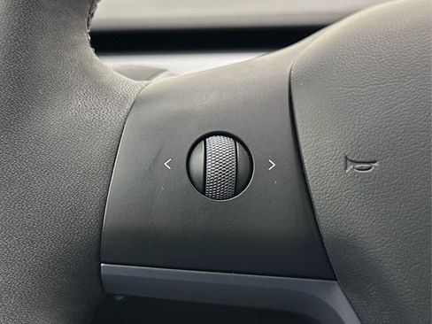 Used 2024 Tesla Model Y Long Range image 25