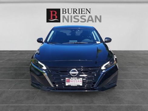 Used 2025 Nissan Altima 2.5 SV FWD image 8