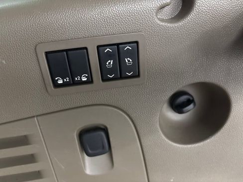 Used 2017 Chevrolet Suburban LT w/ Luxury Package image 30