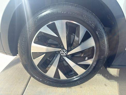 Used 2023 Volkswagen ID.4 Pro image 19