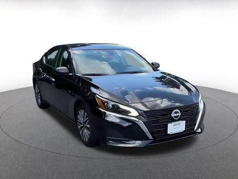 Used 2025 Nissan Altima 2.5 SV FWD image 3