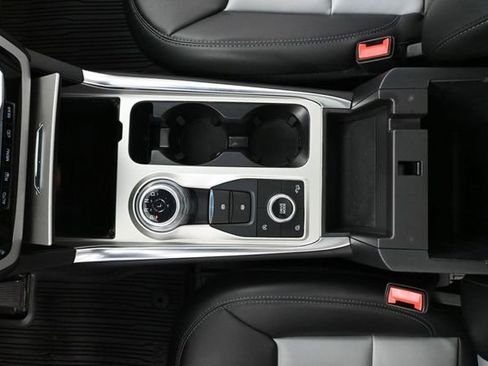 Used 2024 Ford Explorer XLT w/ XLT Sport Appearance Package image 39