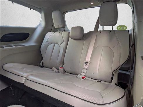 Used 2018 Chrysler Pacifica Limited w/ Advanced Safetytec Group image 19