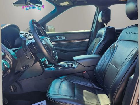 Used 2017 Ford Explorer Platinum image 11