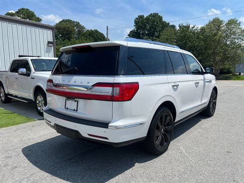 Used 2018 Lincoln Navigator Reserve w/ Technology Package AWD/4WD image 3