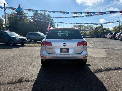 Used 2015 Volkswagen Touareg VR6 image 4