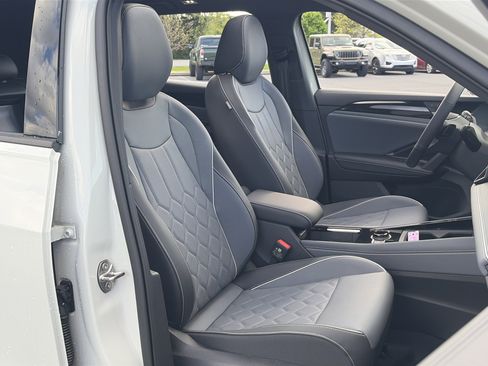 Used 2026 Volkswagen Tiguan SEL R-Line AWD/4WD image 41