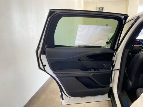 New 2025 Lincoln Nautilus Premier w/ Equipment Group 102A image 32