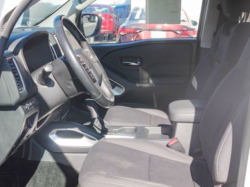 Certified 2022 Nissan Frontier SV w/ Technology Package image 18