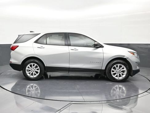 Used 2019 Chevrolet Equinox LS FWD image 6