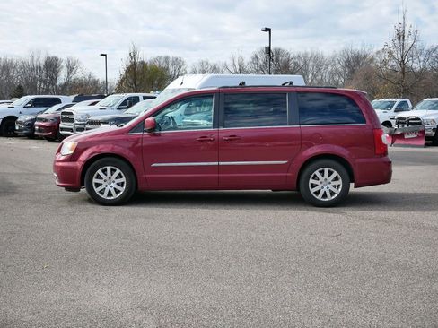 Used 2013 Chrysler Town & Country Touring image 2