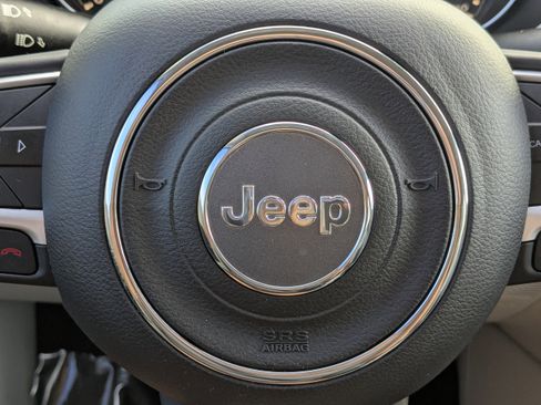 Used 2018 Jeep Compass Latitude image 31