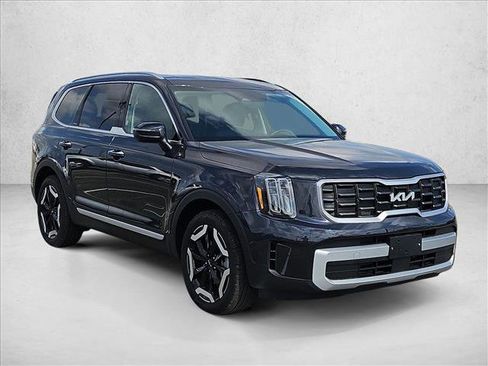 Used 2025 Kia Telluride S image 3