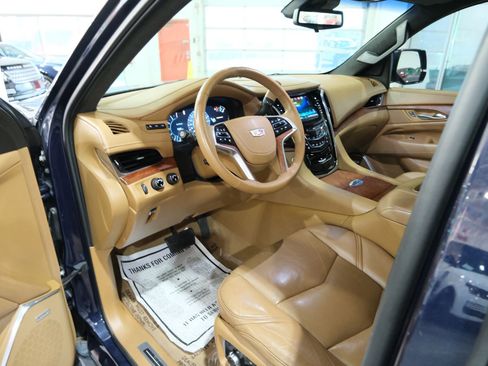 Used 2017 Cadillac Escalade Platinum image 16