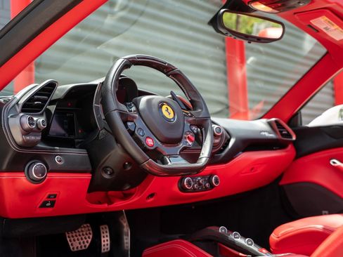 Used 2018 Ferrari 488 Spider RWD image 8
