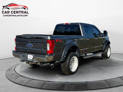 Used 2017 Ford F250 XLT w/ XLT Premium Package image 5
