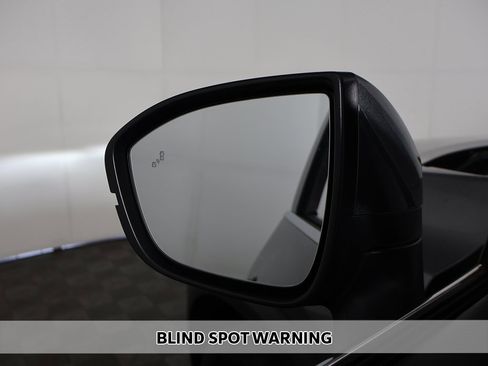 Used 2023 Nissan Pathfinder SV image 4