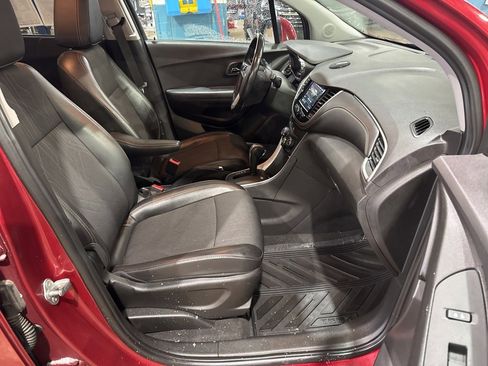 Used 2019 Chevrolet Trax LT w/ LT Convenience Package image 32