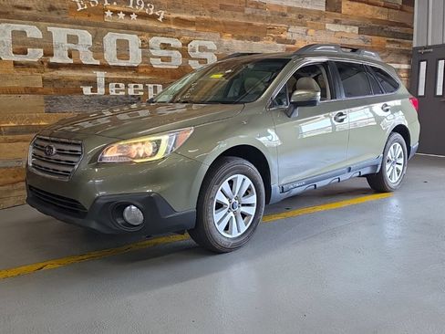 Used 2017 Subaru Outback 2.5i Premium AWD/4WD image 2