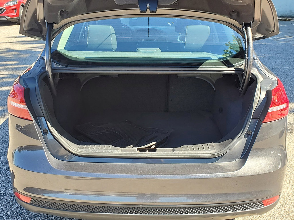 Used 2015 Ford Focus SE w/ SE Cold Weather Package FWD image 7