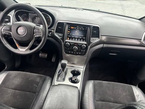 Used 2017 Jeep Grand Cherokee Altitude AWD/4WD image 8