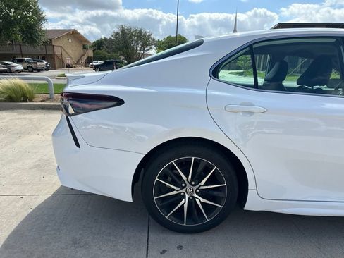 Used 2024 Toyota Camry SE FWD image 21