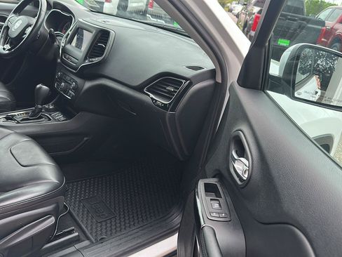 Used 2020 Jeep Cherokee Latitude Plus AWD/4WD image 20