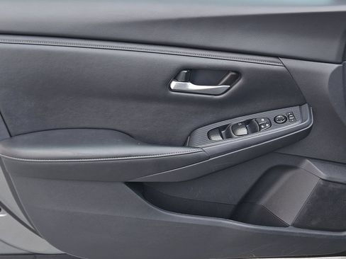 Used 2024 Nissan Sentra SV FWD image 17