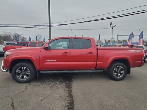 Used 2017 Toyota Tacoma TRD Sport w/ Exterior Package image 2