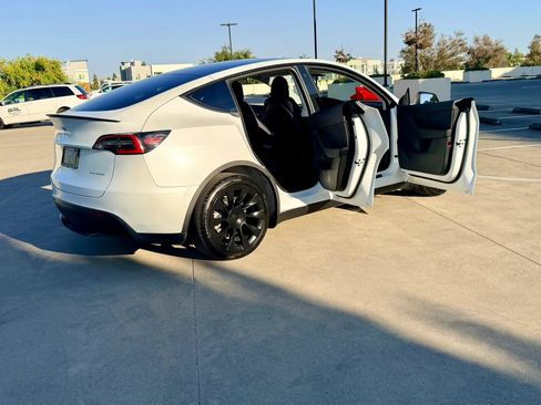 Used 2020 Tesla Model Y Long Range AWD/4WD image 52