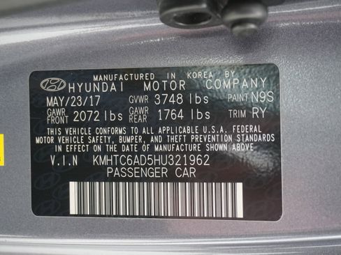 Used 2017 Hyundai Veloster Value Edition image 30