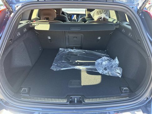 New 2026 Volvo V60 B5 Cross Country Plus w/ Climate Package image 18