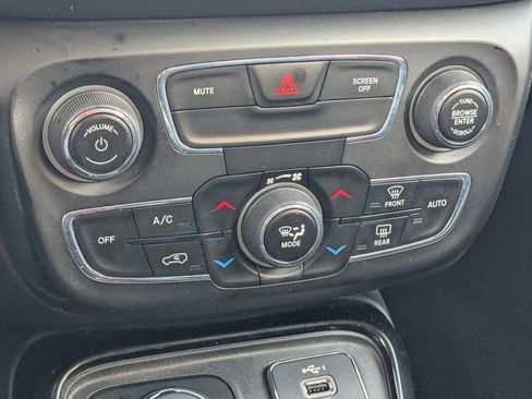 Used 2019 Jeep Compass Limited image 25