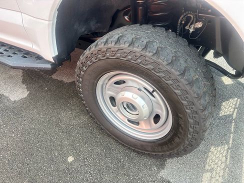 Used 2022 Ford F250 XL w/ Power Equipment Group image 10