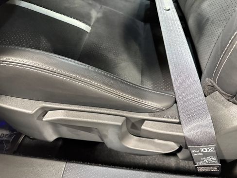 Used 2025 Toyota GR86 Premium w/ ALL Weather Mat Package (TMS) RWD image 16