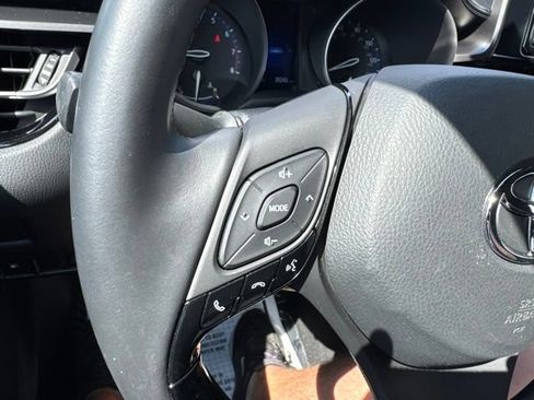 Used 2018 Toyota C-HR XLE FWD image 16