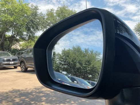 Used 2025 Nissan Rogue SV FWD image 17
