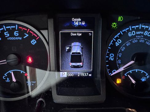 Used 2023 Toyota Tacoma TRD Sport image 17